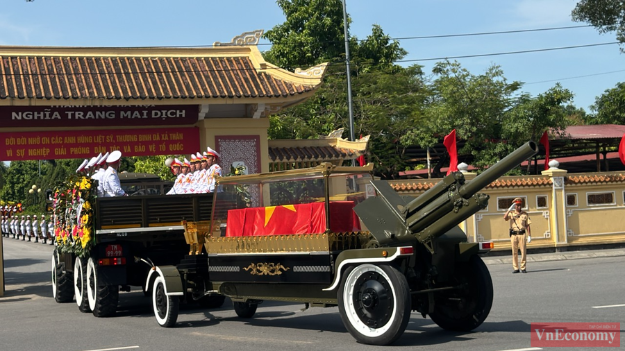 [Phóng sự ảnh]: Lễ an táng Tổng Bí thư Nguyễn Phú Trọng trang nghiêm và xúc động - Ảnh 11