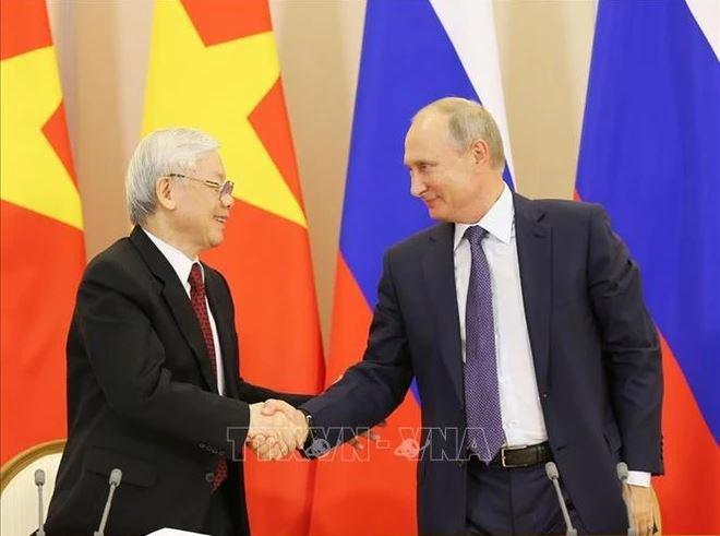 Party General Secretary Nguyen Phu Trong (L) and President Vladimir Putin held talks during the former's official visit to Russia in 2018. (Photo: VNA)