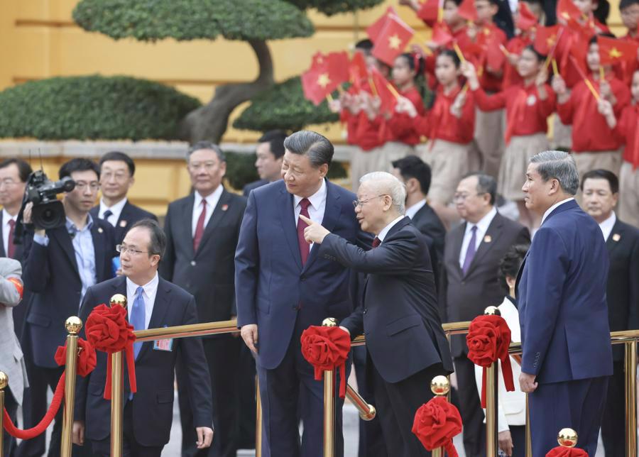 Party General Secretary&nbsp; Nguyen Phu Trong and General Secretary&nbsp; and President of China Xi Jinping during the latter's State visit to Vietnam in December 2023 (Photo: Viet Dung)