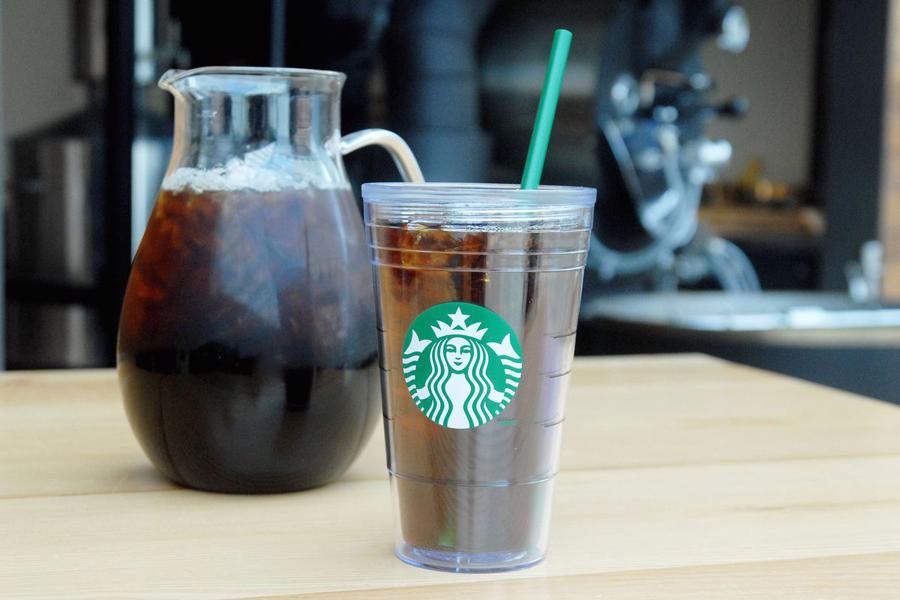 Starbucks ra mắt ng&agrave;y c&agrave;ng nhiều đồ uống lạnh, khiến tốc độ theo kịp đơn h&agrave;ng ng&agrave;y c&agrave;ng kh&oacute; hơn.