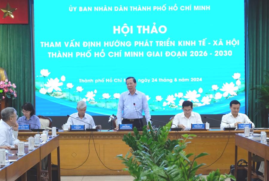 Chủ tịch UBND TP.HCM Phan Văn Mãi: Thành phố cần phải tìm ra những điểm nghẽn để giải quyết được bài toán then chốt là thoát bẫy thu nhập trung bình vào năm 2035. Ảnh: Thanh Mai.