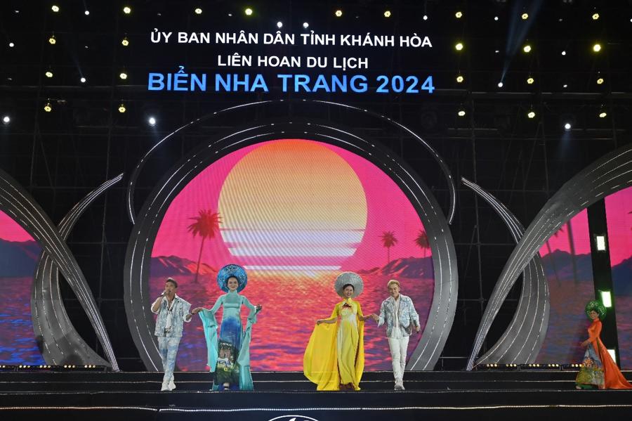 Li&ecirc;n hoan Du lịch Biển Nha Trang 2024 c&oacute; chủ đề "Vịnh ngọc Nha Trang bừng s&aacute;ng"