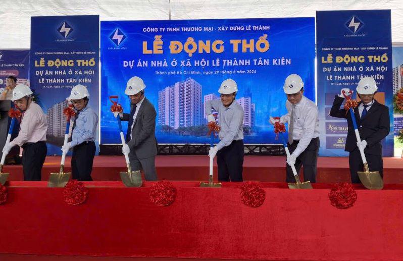 Dự án nhà ở xã hội Lê Thành Tân Kiên (huyện Bình Chánh, TP.HCM) gồm 04 block chung cư và 02 block thương mại dịch vụ, cung cấp 1.445 căn hộ nhà ở xã hội - Ảnh: PA.