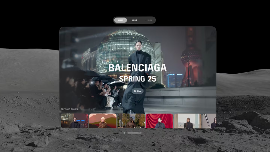 Balenciaga đ&atilde; ra mắt app&nbsp;Apple Vision Pro để giới thiệu c&aacute;c show diễn.