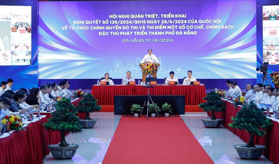 Thủ tướng Phạm Minh Ch&iacute;nh: "Việc triển khai hiệu quả Nghị quyết 136 c&oacute; &yacute; nghĩa rất quan trọng đối với sự ph&aacute;t triển, vươn l&ecirc;n bứt ph&aacute; v&agrave; dẫn đầu của Đ&agrave; Nẵng". Ảnh: VGP.