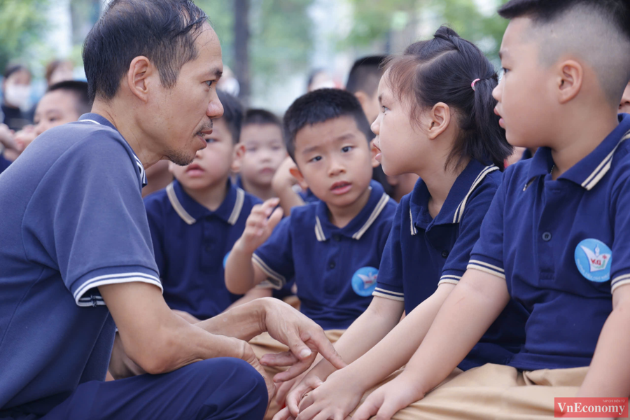 Theo đ&oacute;,&nbsp;Sở GD&amp;ĐT H&agrave; Nội lưu &yacute; c&aacute;c nh&agrave; trường tổ chức khai giảng gọn nhẹ, lấy học sinh l&agrave;m trung t&acirc;m.