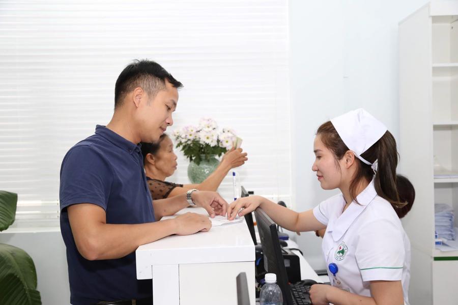 Nhờ &aacute;p dụng c&ocirc;ng nghệ, người bệnh kh&ocirc;ng c&ograve;n phải xếp h&agrave;ng d&agrave;i chờ lĩnh&nbsp;thuốc tại Bệnh viện Đa khoa Đức Giang.