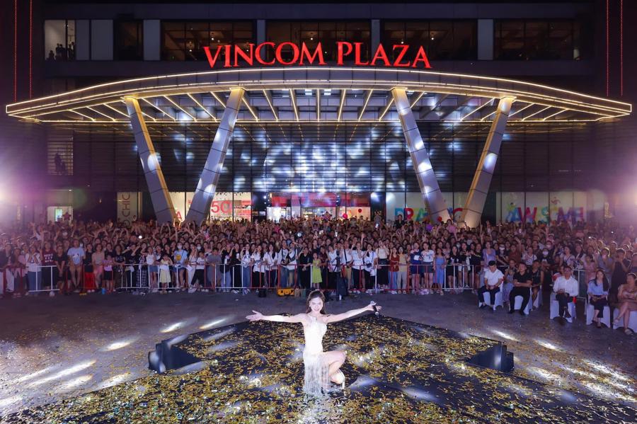 Vincom Retail l&agrave; thương hiệu thuộc hệ sinh th&aacute;i Vingroup, hiện đang quản l&yacute; v&agrave; vận h&agrave;nh 87 TTTM, c&oacute; mặt tại 47 tỉnh th&agrave;nh, dẫn đầu tại thị trường b&aacute;n lẻ Việt Nam về mạng lưới v&agrave; độ phủ hơn 1,83 triệu m2 mặt s&agrave;n cho thu&ecirc;.