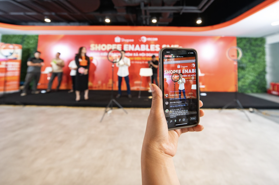 The new initiative "Shopee Enables SMEs" aims to engage and support 100,000 Vietnamese SMEs across the country.