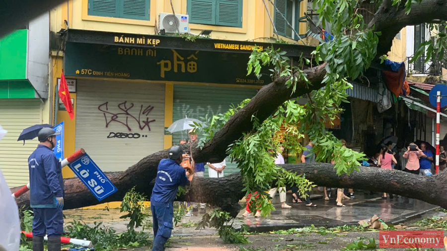 Quanh cảnh s&aacute;ng nay, 8/9, tại khu vực quanh Hồ Gươm - tr&aacute;i tim của Thủ đ&ocirc;.