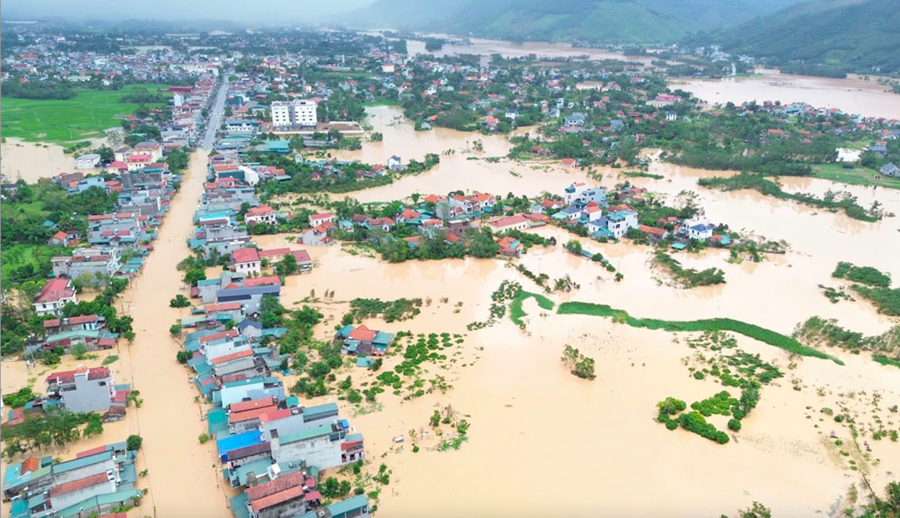 Thị trấn An Ch&acirc;u, Sơn Động, Bắc Giang ch&igrave;m trong biển nước.