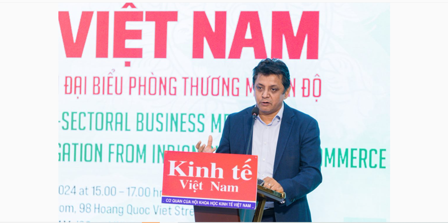 Mr. Indronil Sengupta, Chairman of the Indian Chamber of Commerce in Vietnam (INCHAM)&nbsp; is speaking at the event.