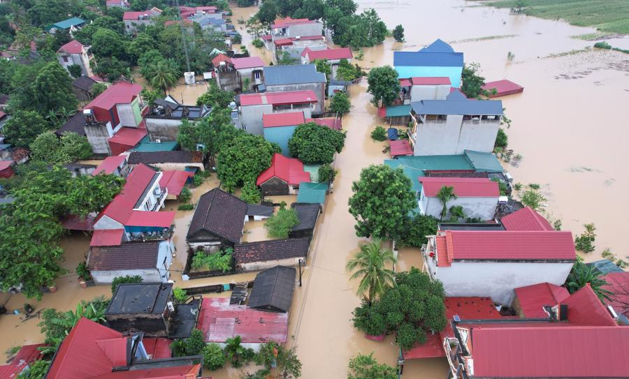 Mưa lũ những ng&agrave;y qua khiến nhiều địa phương tại Thanh H&aacute;o ngập s&acirc;u trong biển nước