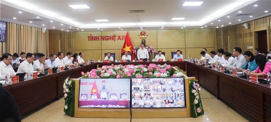 To&agrave;n cảnh phi&ecirc;n họp