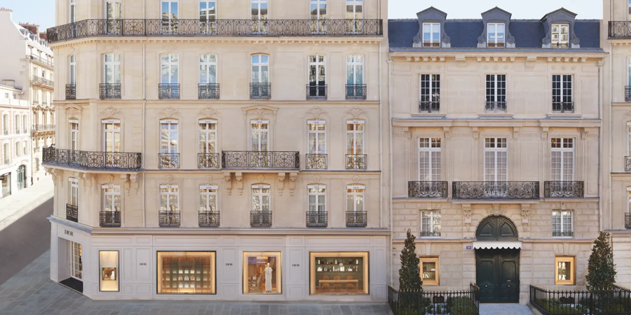 Cửa h&agrave;ng flagship của Dior tại Paris.