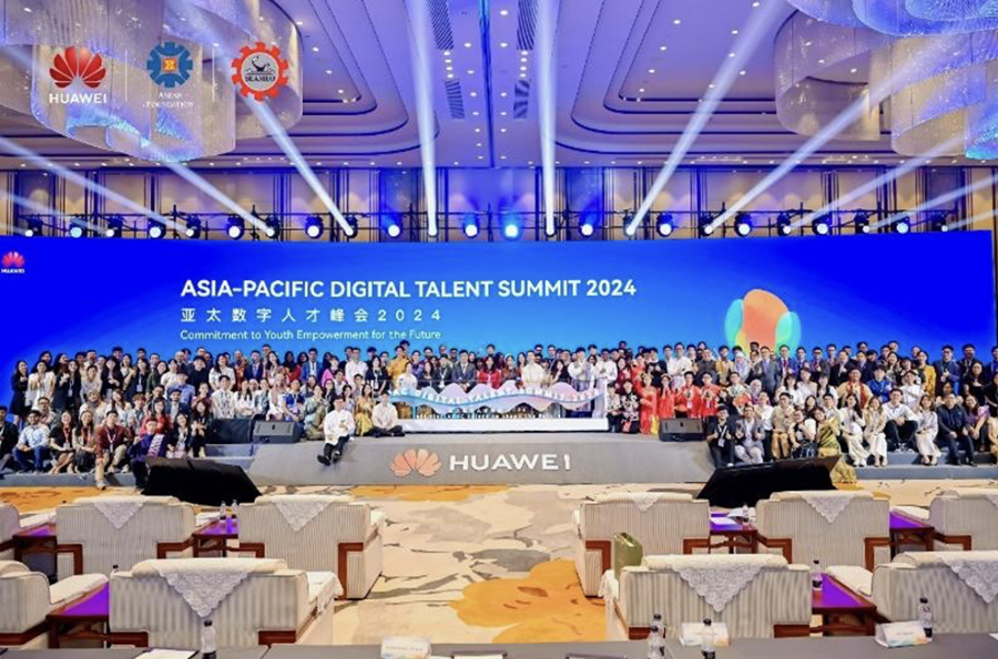 6 sinh vi&ecirc;n Việt Nam c&ugrave;ng gần 130 t&agrave;i năng trẻ tham dự APAC Digital Talent Summit 2024.