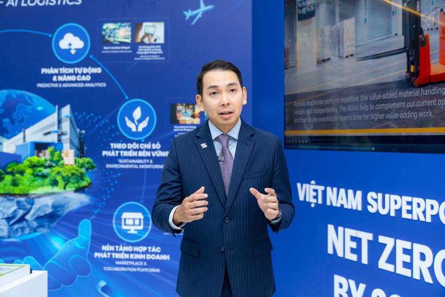 &Ocirc;ng Yap Kwong Wen, CEO SuperPort Việt Nam, dự &aacute;n do li&ecirc;n doanh T&amp;T Group v&agrave;YCH (Singapore) hợp t&aacute;c ph&aacute;t triển với lộ tr&igrave;nh chuyển đổi số, ứng dụng c&aacute;c tiến bộ c&ocirc;ng nghệ trong lĩnh vực cảng v&agrave; logistics.