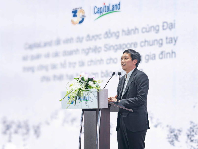 Mr. Ronald Tay, CEO of CapitaLand Development (Vietnam), delivering his speech at the appreciation dinner.