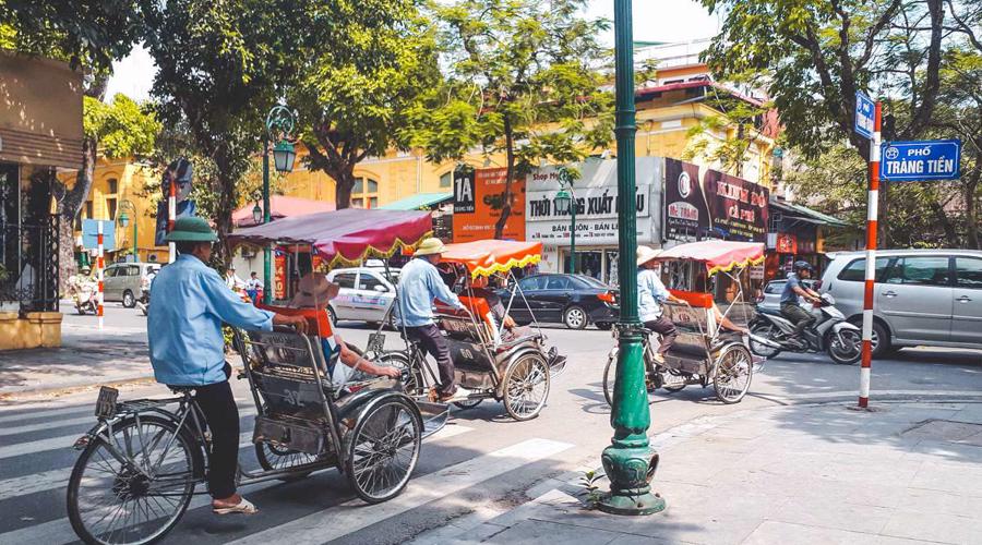 M&ocirc; h&igrave;nh kinh tế của H&agrave; Nội c&oacute; sự thay đổi t&iacute;ch cực, đ&oacute; l&agrave; đưa thương mại, dịch vụ, du lịch l&agrave;m mũi nhọn.