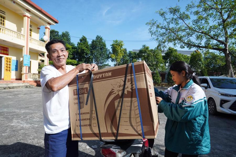 Tạp chí Kinh tế Việt Nam cùng Nhựa Duy Tân hỗ trợ người dân Yên Bái khắc phục hậu quả cơn bão số 3 - Ảnh 6