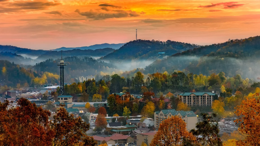 C&aacute;c quan chức du lịch Tennessee cho biết phần lớn tiểu bang, bao gồm cả điểm du lịch nổi tiếng Gatlinburg, đều mở cửa kinh doanh.