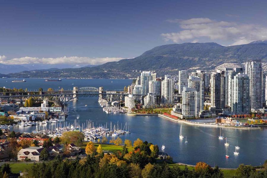 Vịnh Vancouver (Canada) lagrave; một trong những vịnh đẹp vagrave; kiacute;n gioacute;, nơi tập trung caacute;c dự aacute;n bất động sản cao cấp, khaacute;ch sạn vagrave; khu dacirc;n cư hiện đại.