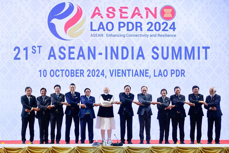 Tại hội nghị Cấp cao ASEAN-Ấn Độ lần thứ 21, c&aacute;c nh&agrave; l&atilde;nh đạo ASEAN v&agrave; Ấn Độ th&ocirc;ng qua Tuy&ecirc;n bố về tăng cường quan hệ Đối t&aacute;c Chiến lược to&agrave;n diện ASEAN-Ấn Độ v&igrave; h&ograve;a b&igrave;nh, ổn định v&agrave; thịnh vượng tại khu vực v&agrave; Tuy&ecirc;n bố chung về th&uacute;c đẩy chuyển đổi số. - Ảnh: VGP