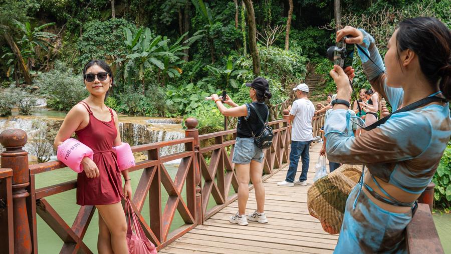 Những du kh&aacute;ch Trung Quốc kh&aacute;m ph&aacute; c&aacute;c địa điểm &iacute;t người biết đến tại nước ngo&agrave;i nhờ theo d&otilde;i Xiaohongshu.