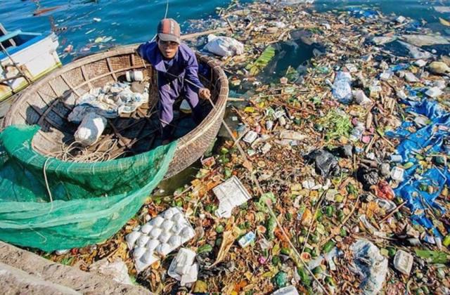 Mỗi năm, tại Việt Nam trung b&igrave;nh thải ra m&ocirc;i trường khoảng 1,8 triệu tấn r&aacute;c thải nhựa v&agrave; phần lớn trong số đ&oacute; l&agrave; t&uacute;i nylon. Ảnh minh họa.