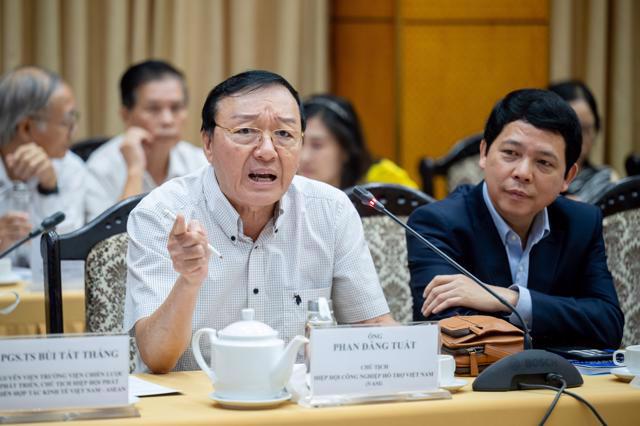 PGS.TS. Phan Đăng Tuất: "Nếu doanh nghiệp chỉ l&agrave;m cho c&oacute; để thỏa m&atilde;n c&aacute;c ti&ecirc;u ch&iacute; ph&aacute;t triển xanh theo thời cuộc th&igrave; rất nguy hiểm". Ảnh: VAFIE.