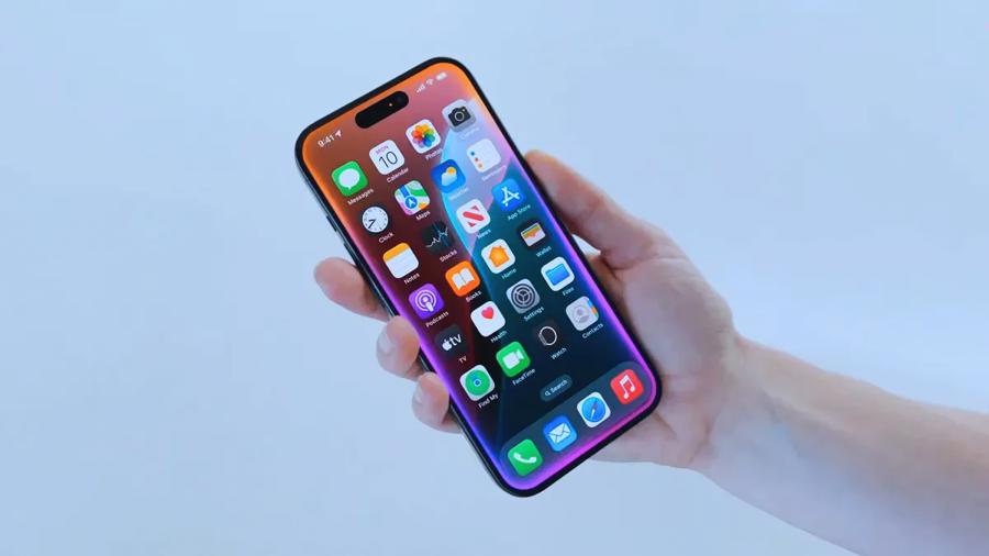 Cận cảnh iPhone với viền m&agrave;n h&igrave;nh Siri được k&iacute;ch hoạt trong iOS 18.