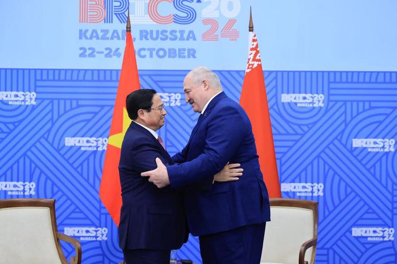 Thủ tướng Phạm Minh Ch&iacute;nh v&agrave;&nbsp;Tổng thống Belarus Aleksander Lukashenko. Ảnh: VGP.