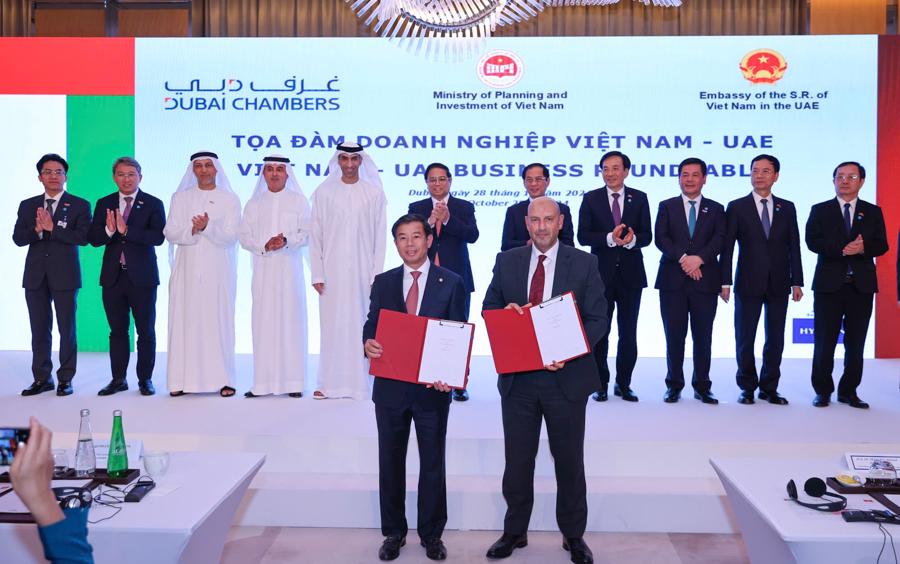 &Ocirc;ng Nguyễn Việt Quang, Ph&oacute; Chủ tịch Vingroup v&agrave; đại diện NMDC tại Tọa đ&agrave;m doanh nghiệp Việt Nam - UAE.