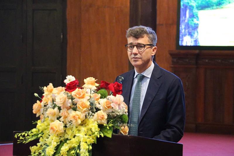 &Ocirc;ng Jonathan Baker, Trưởng đại diện Văn ph&ograve;ng UNESCO tại H&agrave; Nội ph&aacute;t biểu khai mạc hội nghị