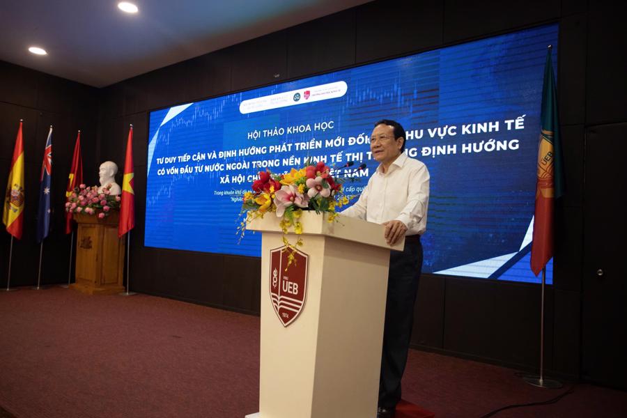 PGS.TS. Nguyễn Hồng Sơn, Ph&oacute; trưởng Ban Kinh tế Trung Ương ph&aacute;t biểu tại Hội thảo.