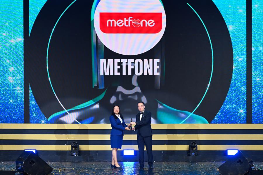 Đại diện Metfone tại Lễ trao giải HR Asia.