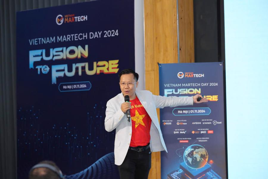 T.S Đinh L&ecirc; Đạt, Đại diện Mạng lưới Vietnam MarTech, đồng s&aacute;ng lập v&agrave; Chủ tịch Antsomi