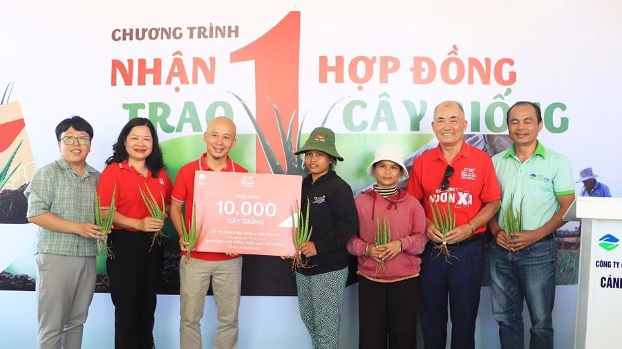 10.000 c&acirc;y giống đ&atilde; được Generali c&ugrave;ng chương tr&igrave;nh phi lợi nhuận TreeBank trao tặng cho b&agrave; con đồng b&agrave;o Raglai, Ninh Thuận.