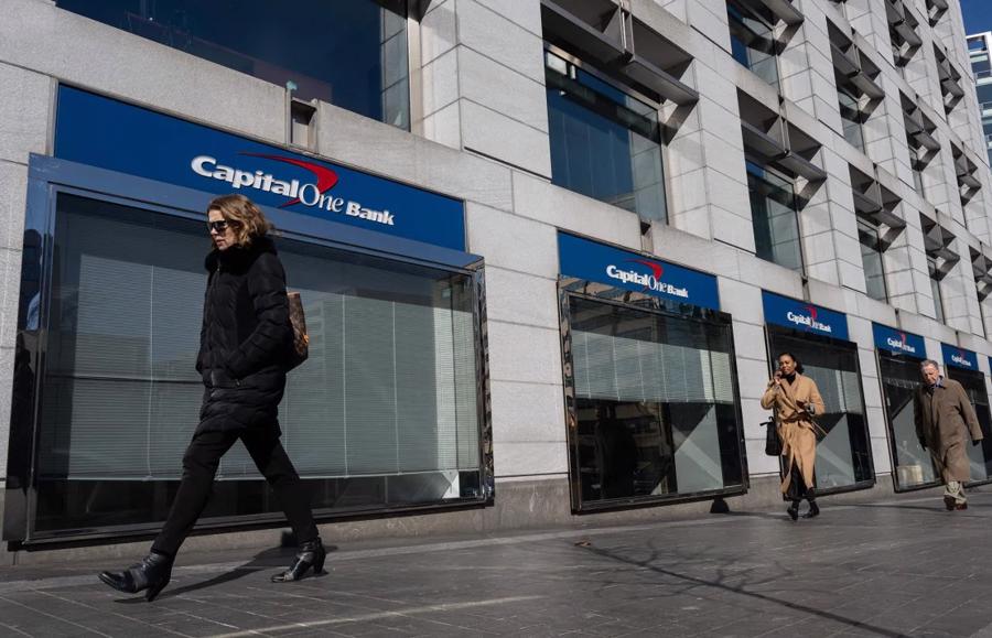 Nh&agrave; đầu tư tin rằng đề xuất s&aacute;p nhập của Capital One với Discover Financial&nbsp; Services sẽ sớm được chấp thuận dưới ch&iacute;nh quyền Trump - Ảnh: Getty Images