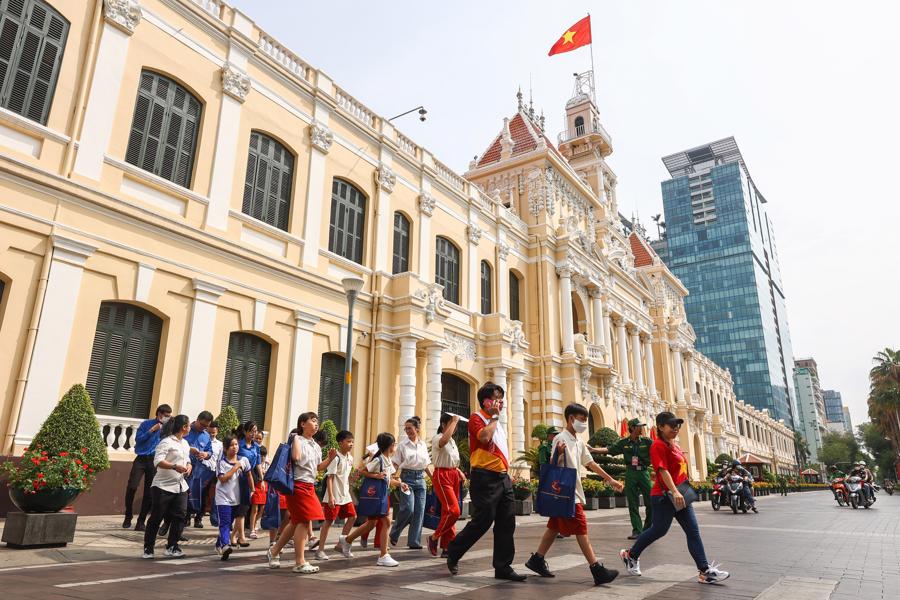 &nbsp;TP.HCM đ&atilde; cho mở cửa trụ sở UBND Th&agrave;nh phố (tức T&ograve;a Đ&ocirc; ch&aacute;nh, T&ograve;a Thị ch&iacute;nh trước đ&acirc;y) cho du kh&aacute;ch tham quan.