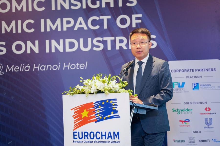 Ph&oacute; Chủ tịch EuroCham Nguyễn Hải Minh ph&aacute;t biểu tại hội thảo.