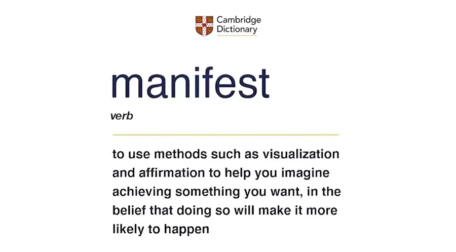 Cambridge Dictionary giải th&iacute;ch "Manifest" l&agrave; từ h&agrave;m &yacute; việc "suy nghĩ v&agrave; tưởng tượng về mục ti&ecirc;u cho đến khi n&oacute; trở th&agrave;nh hiện thực".