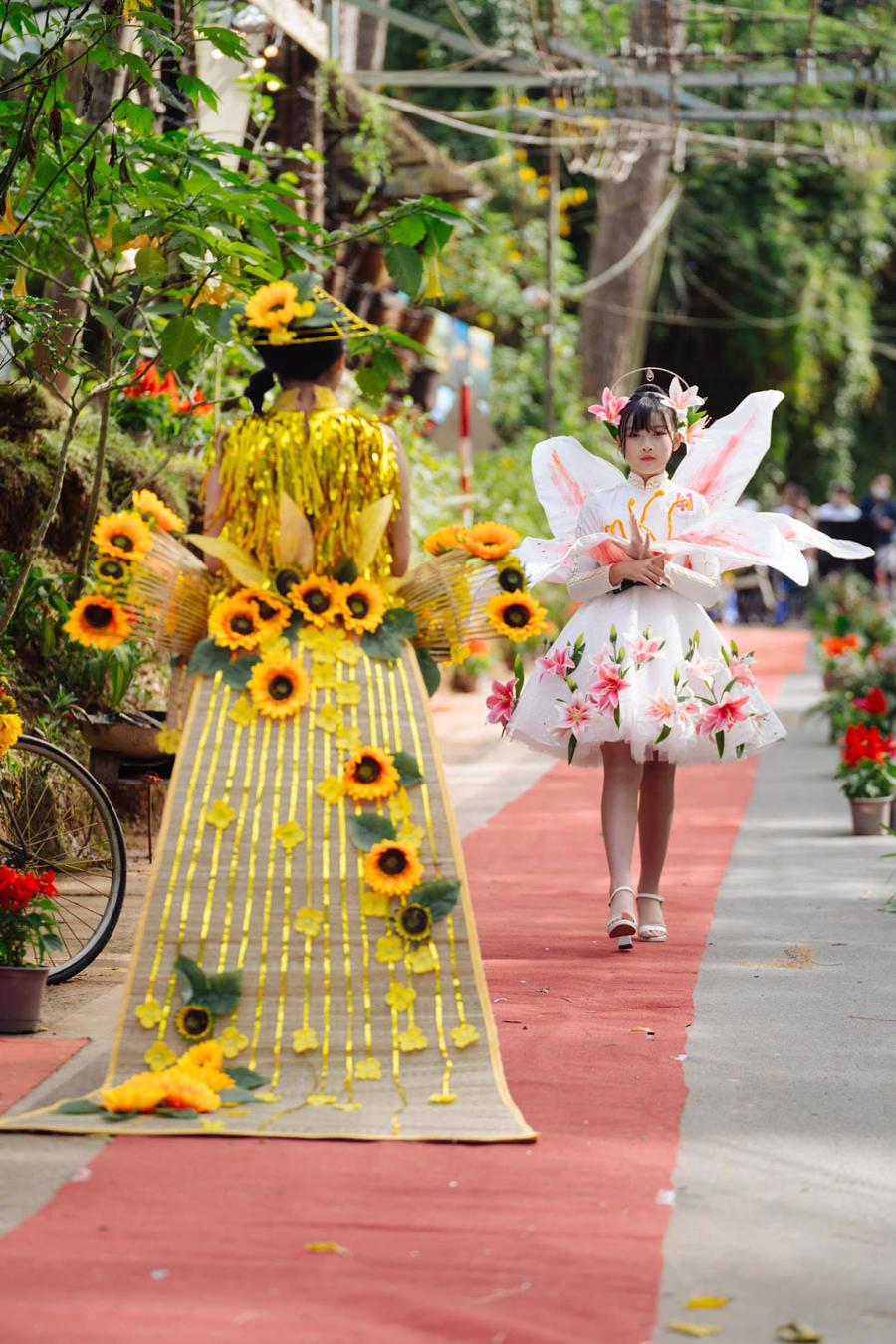 Hội thi thời trang hoa chào mừng Festival Hoa Đà Lạt - Ảnh 4