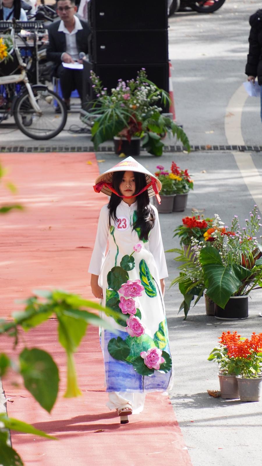 Hội thi thời trang hoa chào mừng Festival Hoa Đà Lạt - Ảnh 12