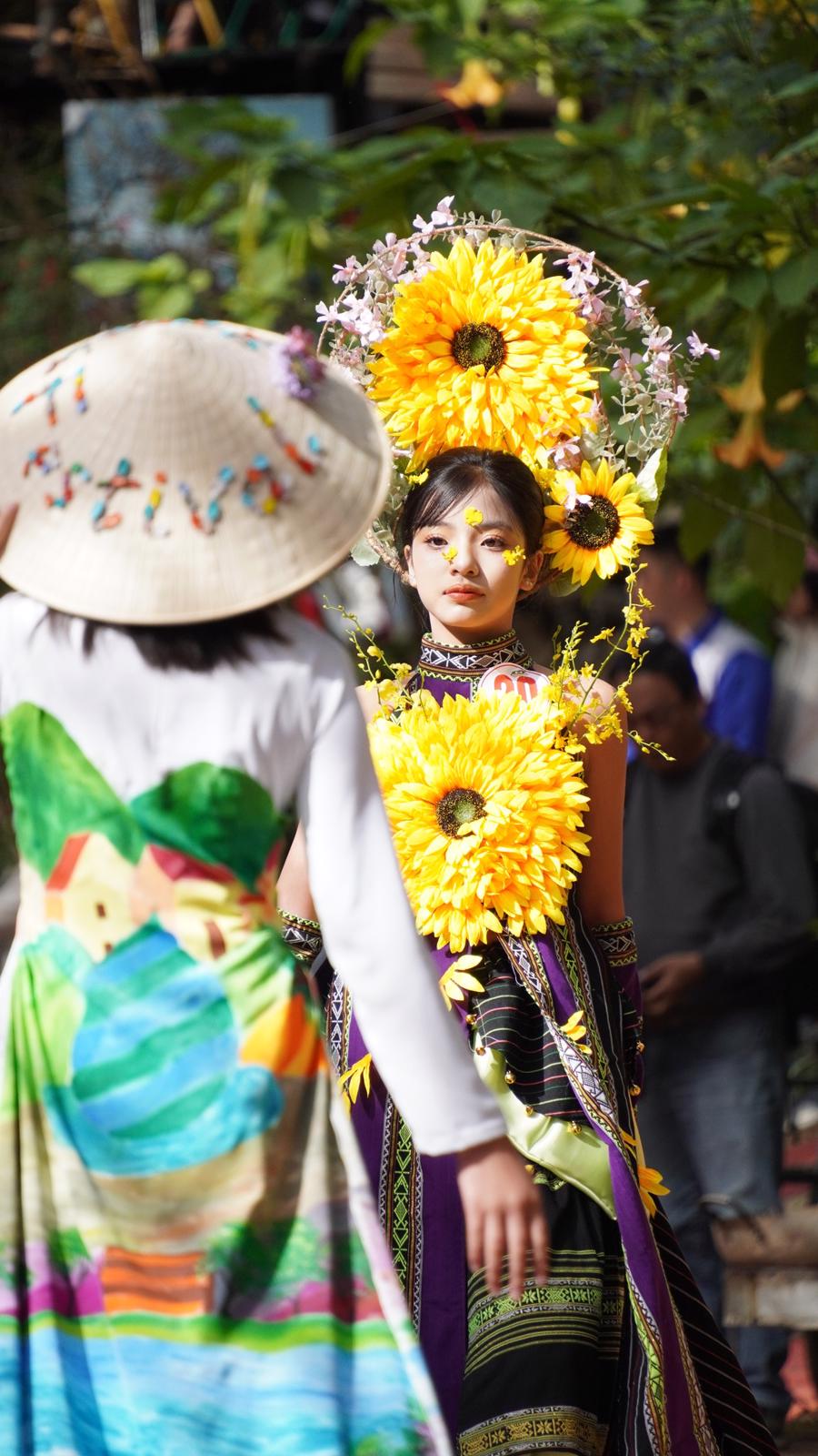 Hội thi thời trang hoa chào mừng Festival Hoa Đà Lạt - Ảnh 7