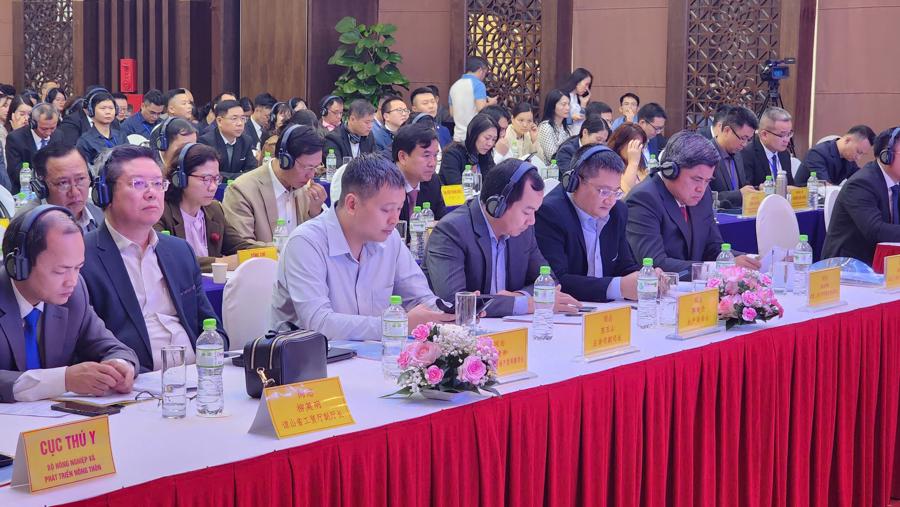 Representatives of both Vietnamese and Chinese authorities as well as both countries' businesses attended the forum. (Photo: Viet An.)