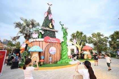 Vinhomes Grand Park đông kín “fan” chờ đón siêu nhạc hội “8Wonder Winter” - Ảnh 3