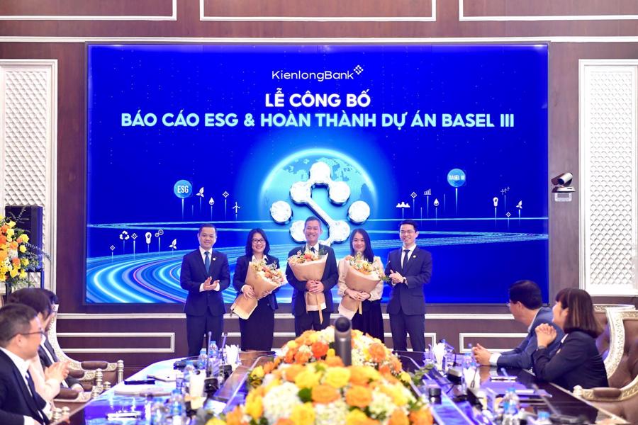 Chữ &ldquo;Ki&ecirc;n&rdquo; trong 4 tuy&ecirc;n ng&ocirc;n bán cược 1xbet tại B&aacute;o c&aacute;o ph&aacute;t triển bền vững ESG 2024 khẳng định cam kết về việc ch&uacute; trọng đến c&aacute;c yếu tố ph&aacute;t triển bền vững trong chiến lược vận h&agrave;nh, ph&aacute;t triển kinh doanh.