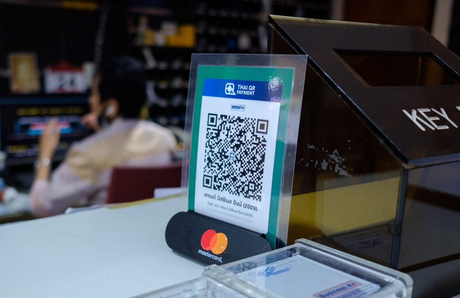 Du kh&aacute;ch đi Th&aacute;i Lan m&agrave; thấy m&atilde; QR c&oacute; logo PromptPay tức l&agrave; sẽ thanh to&aacute;n được từ một số app của Ng&acirc;n h&agrave;ng Việt Nam, trong đ&oacute; c&oacute; Sacombank.