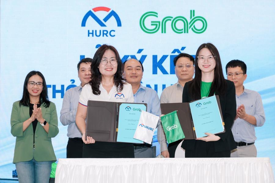 Lễ k&yacute; kết bi&ecirc;n bản ghi nhớ giữa HURC1 v&agrave; Grab Việt Nam.